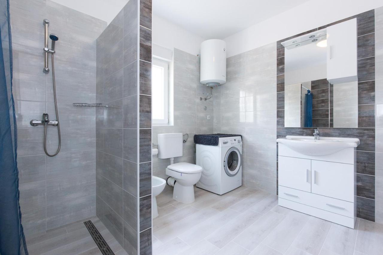 Apartment Dajana ปิเนซิตซี ภายนอก รูปภาพ