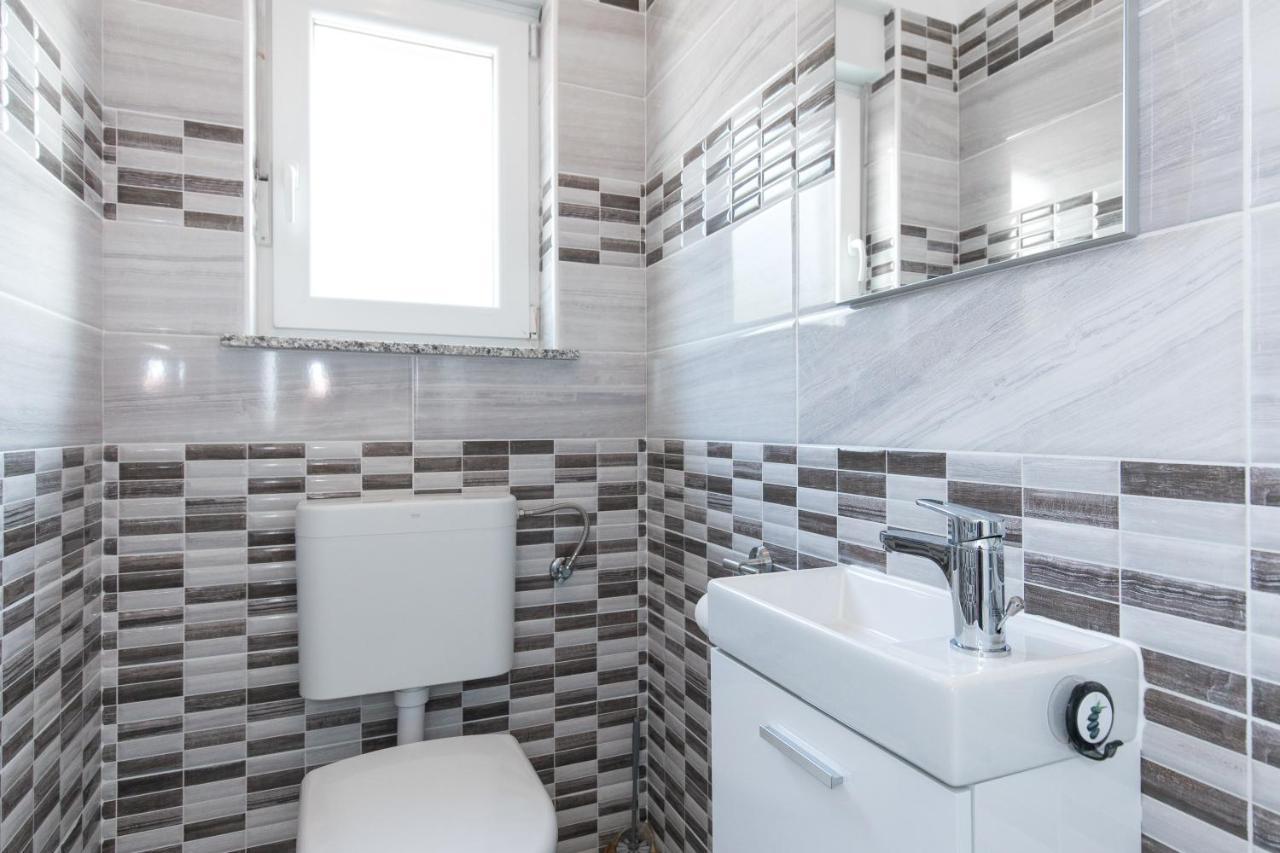 Apartment Dajana ปิเนซิตซี ภายนอก รูปภาพ