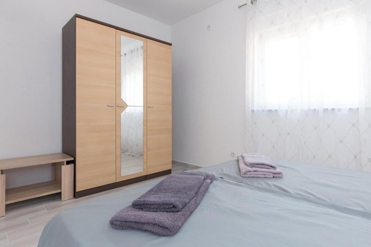 Apartment Dajana ปิเนซิตซี ภายนอก รูปภาพ