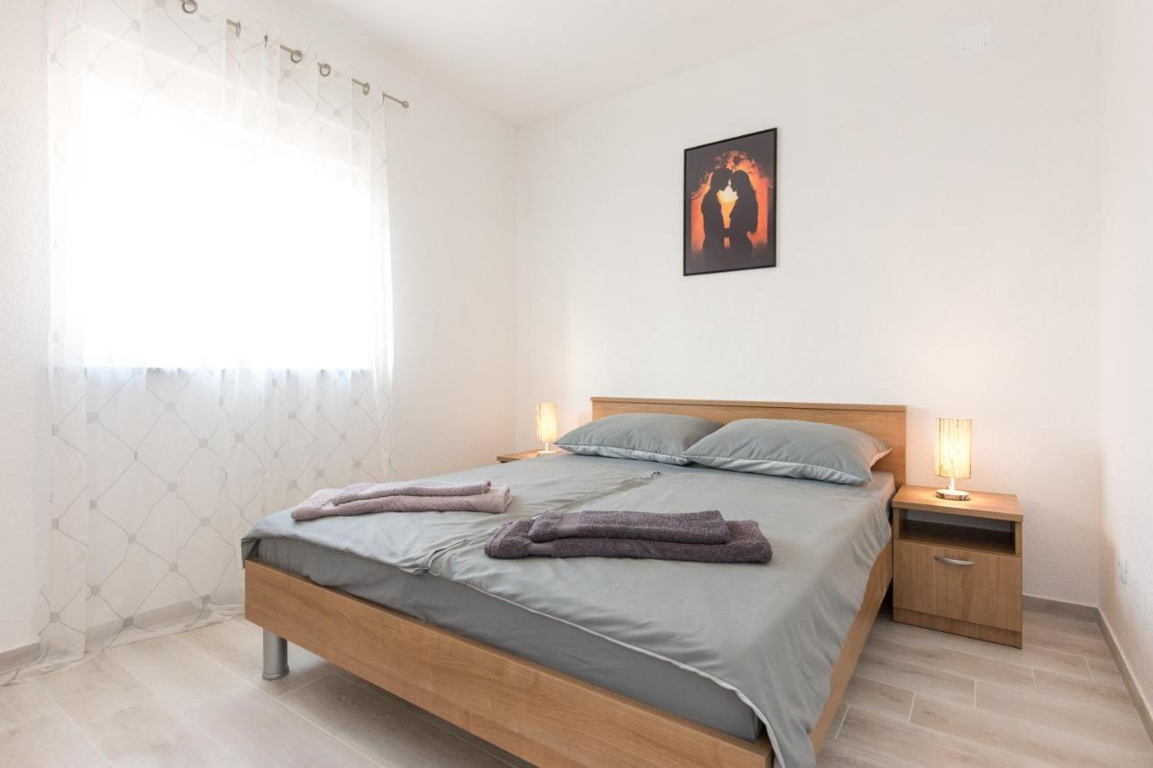 Apartment Dajana ปิเนซิตซี ภายนอก รูปภาพ